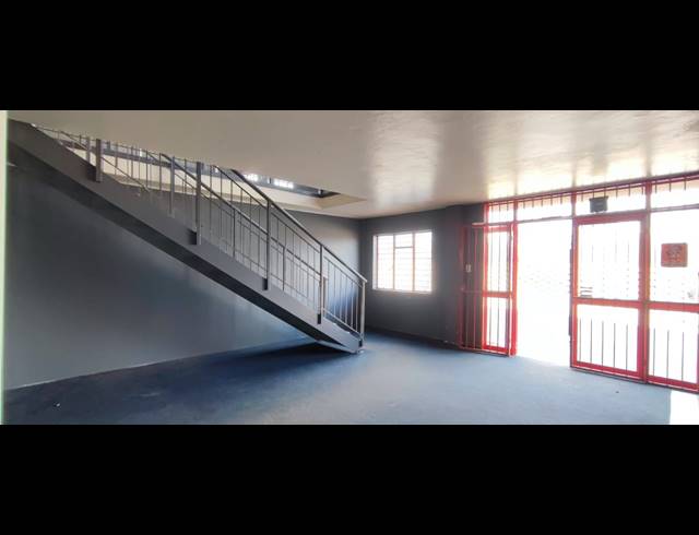 1,033M² WAREHOUSE TO LET IN SAMRAND BUSINESS PARK